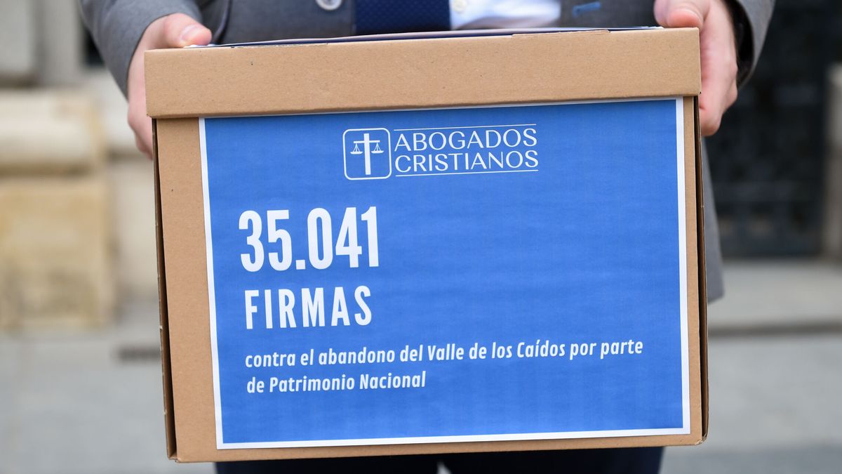 Abogados Cristianos entrega 35.000 firmas a Patrimonio Nacional por "el abandono" del Valle de los Caídos