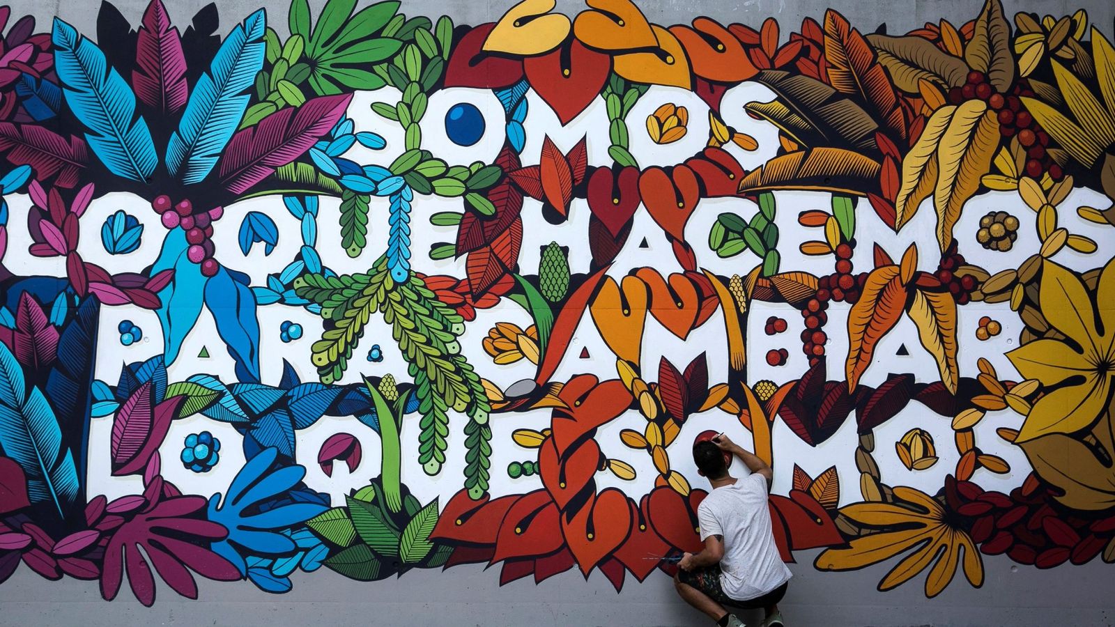 Foto: Uno de los murales que puedes ver en el multicultural Lavapiés. (EFE / Santi Donaire)