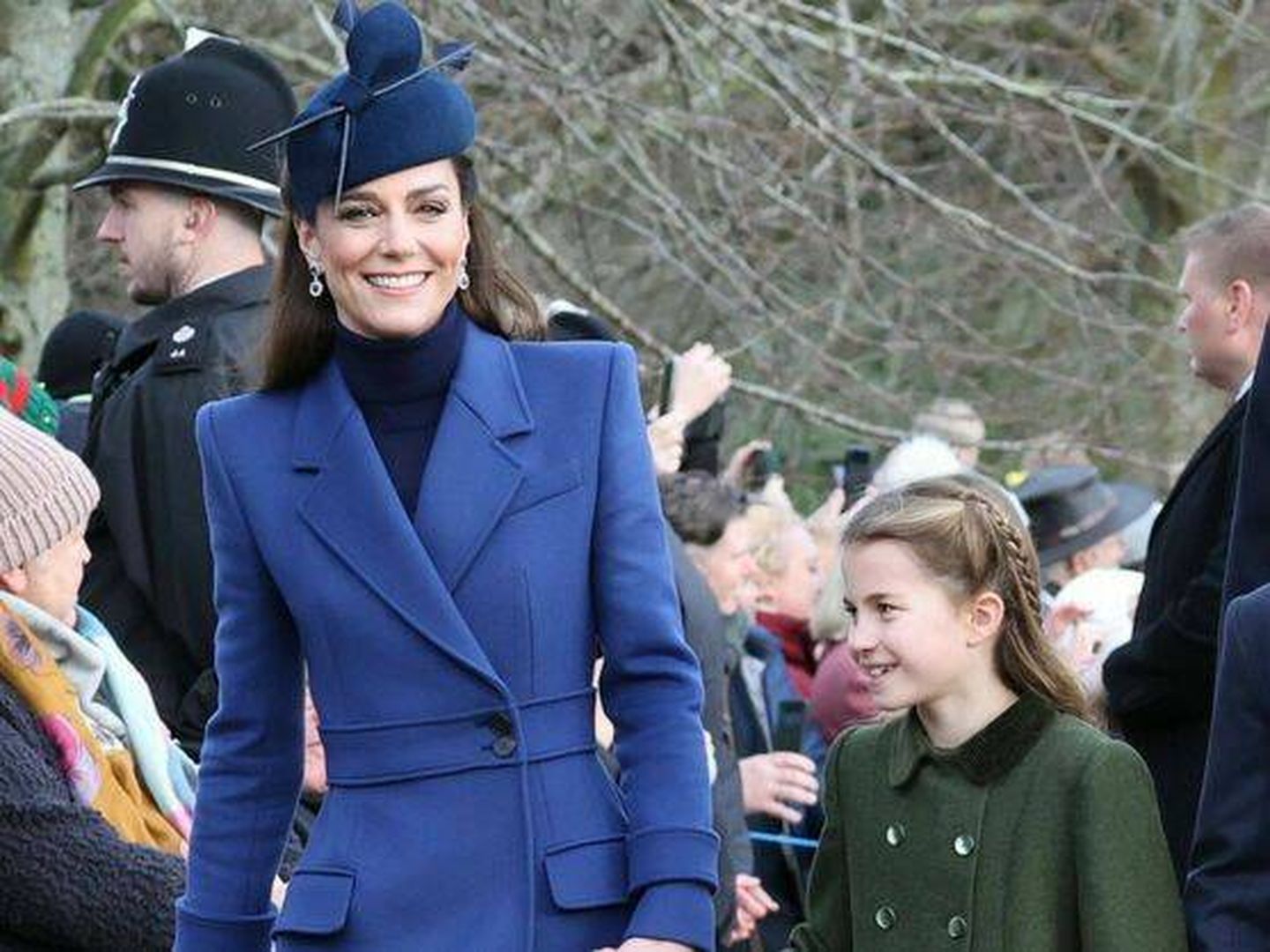 Kate Middleton, con sus hijos en Sandringham. (Cordon Press)