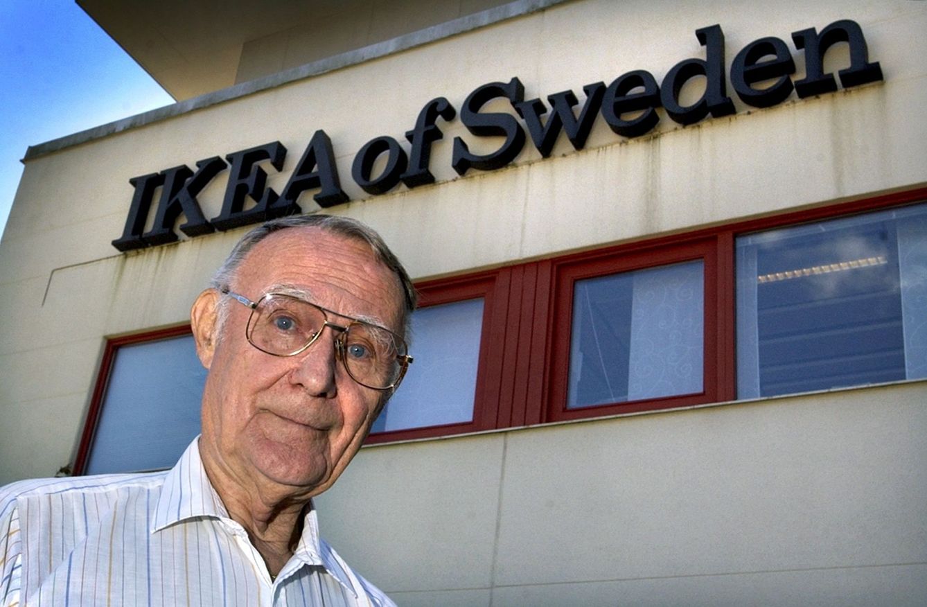 Ingvar Kamprad, en las oficinas centrales de Almhult, cuando todavía estaba en Suecia. (EFE)