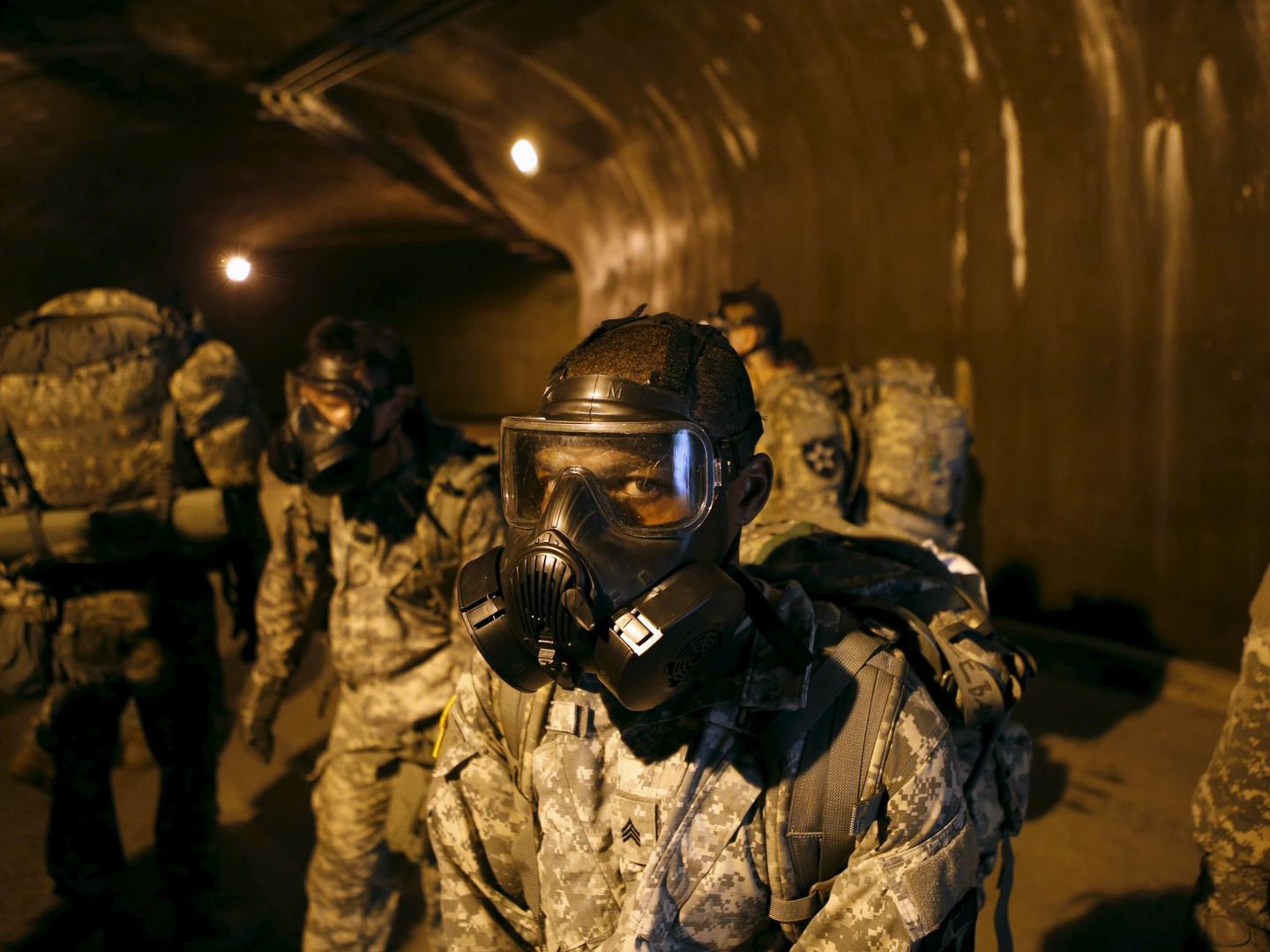 Soldados estadounidenses con máscaras de gas durante unos ejercicios en Uijeongbu, Corea del Sur. (Reuters)