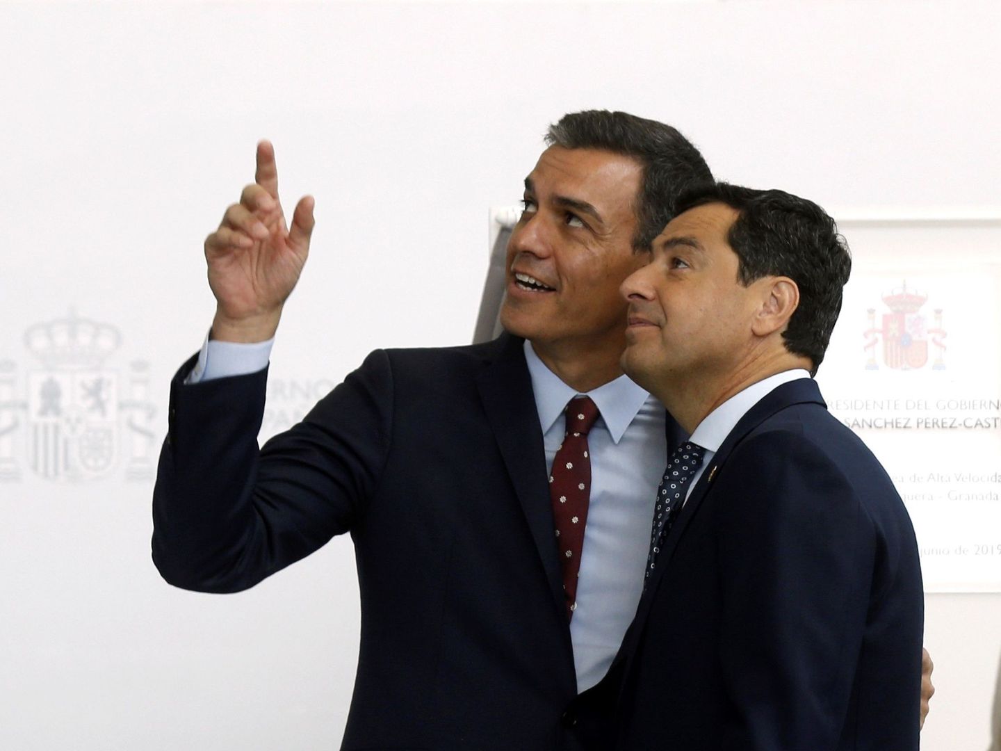 El presidente del Gobierno, Pedro Sánchez y el presidente de la Junta, Juanma Moreno. (EFE)