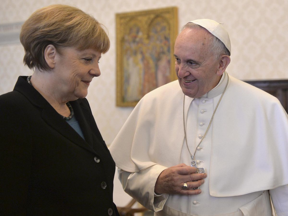 Foto: La canciller Angela Merkel junto al Papa Francisco. (Reuters)