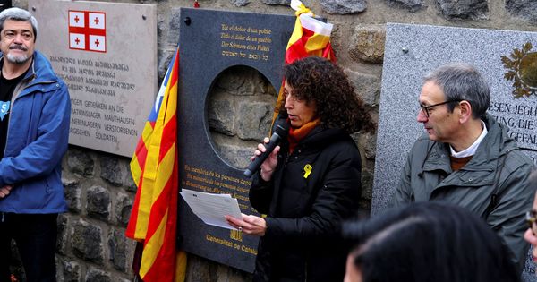 Foto: La directora general de Memoria Democrática de la Generalitat, Gemma Domènech, durante su discurso en el homenaje de la Generalitat en Mauthausen a los deportados republicanos durante el nazismo. (EFE)