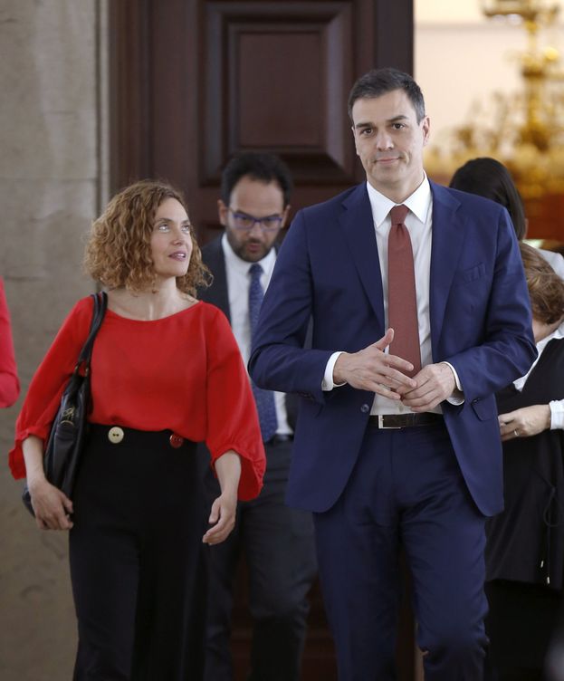 Foto: Pedro Sánchez y Meritxell Batet, a su llegada a la reunión del grupo socialista, el pasado 27 de abril en el Congreso. (EFE)