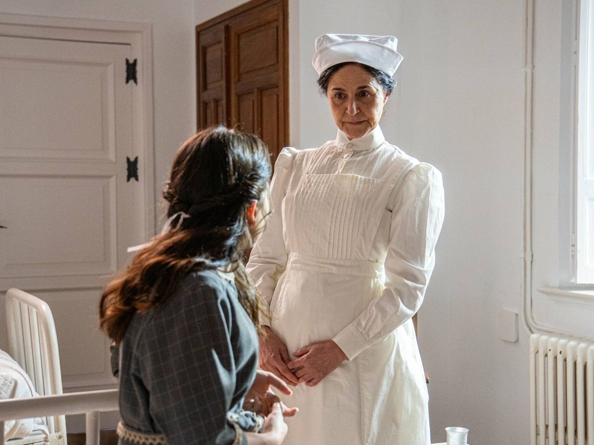 Foto: La enfermera de Martina todavía podría hacérselo pasar mal, en futuros episodios de 'La Promesa'. (RTVE)