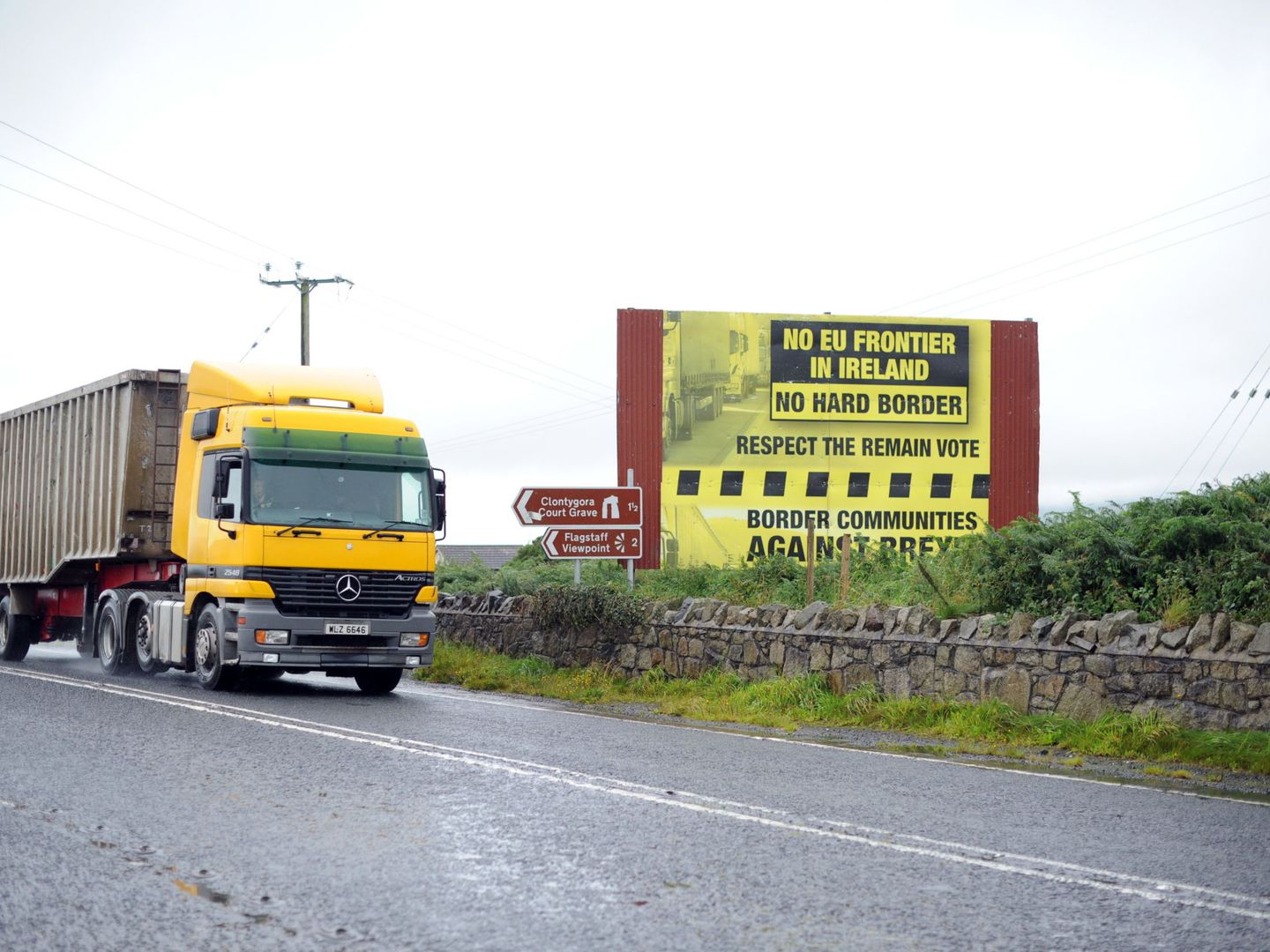 Un cartel contra una frontera entre Irlanda del Norte y la República de Irlanda. (EFE)