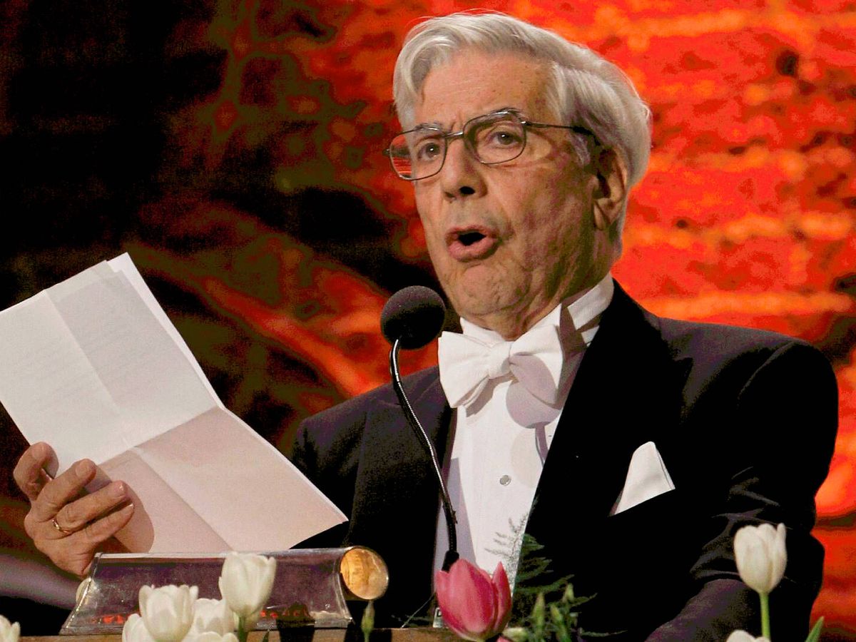 Foto: Mario Vargas Llosa, en su discurso de aceptación del Premio Nobel en 2010. (EFE/Javier Lizón)
