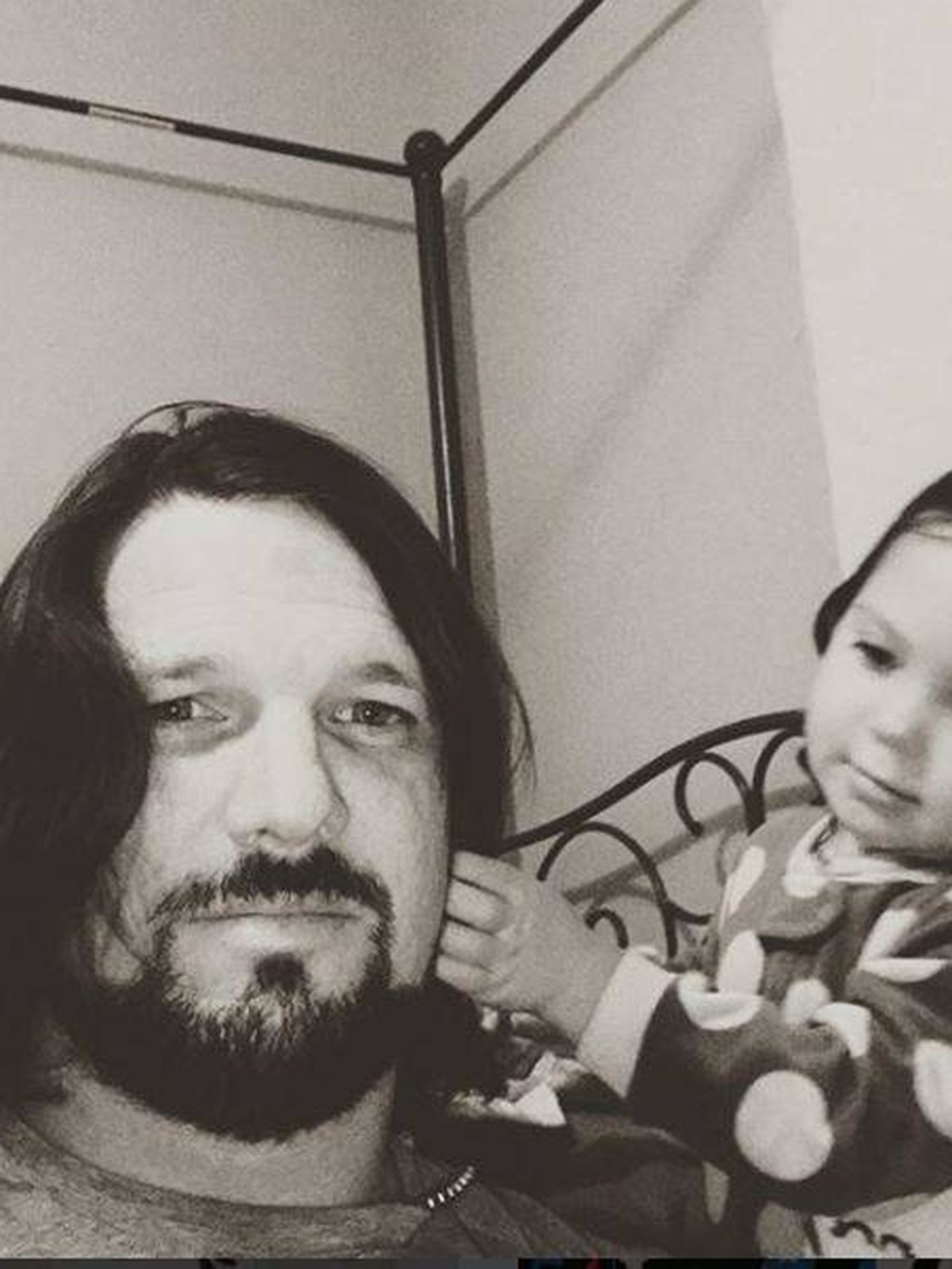 Styles con su hija en una foto de su perfil de Instagram.