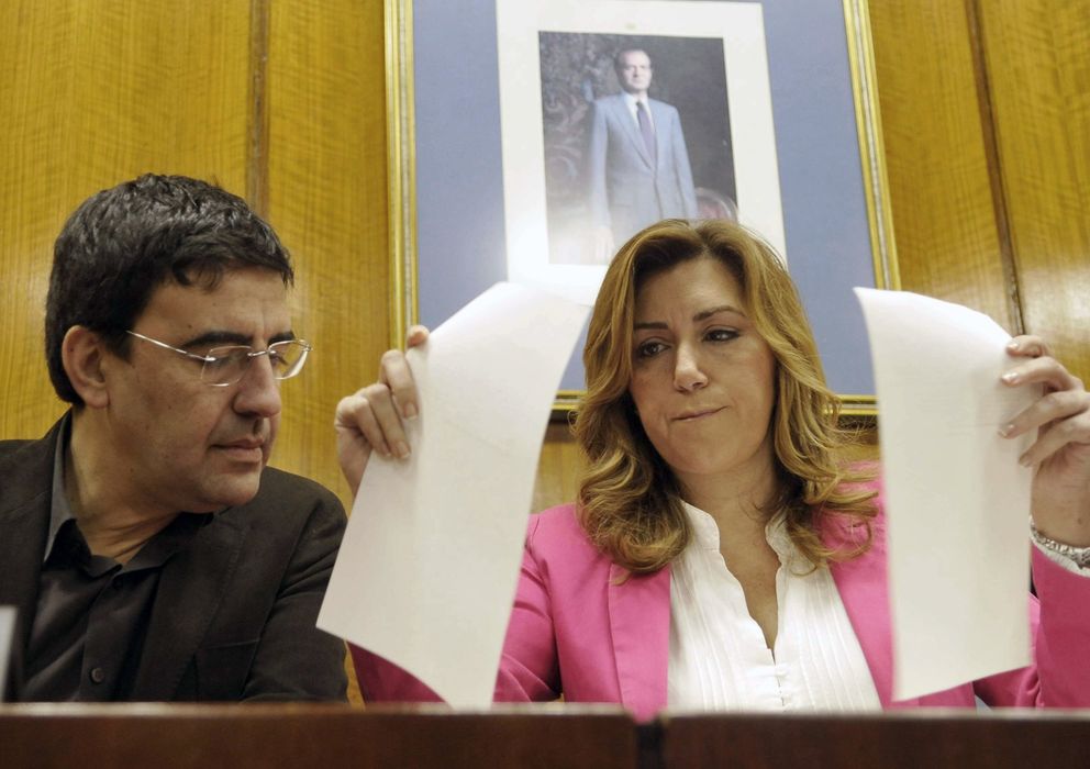 Foto: La presidenta de la Junta de Andalucía, Susana Díaz, junto al portavoz parlamentario, Mario Jiménez. (EFE)