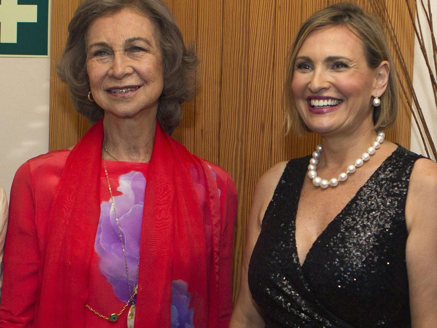 La reina Sofía, con Ainhoa Arteta en un recital benéfico en Mallorca. (EFE)