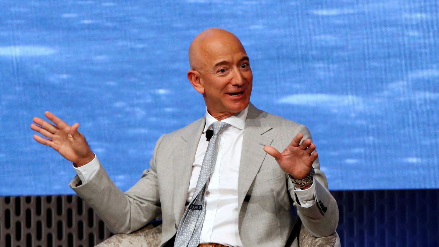 Jeff Bezos en una charla de 2019 (Reuters)