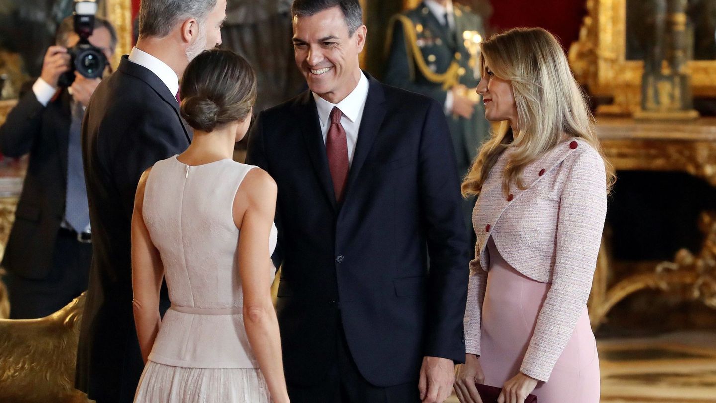 Los reyes Felipe VI y Letizia, Pedro Sánchez y su mujer, Begoña Gómez. (EFE)
