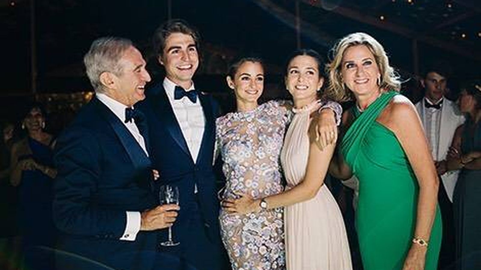 Foto: Alberto Palatchi y Susana Gallardo con sus tres hijos. (Instagram)