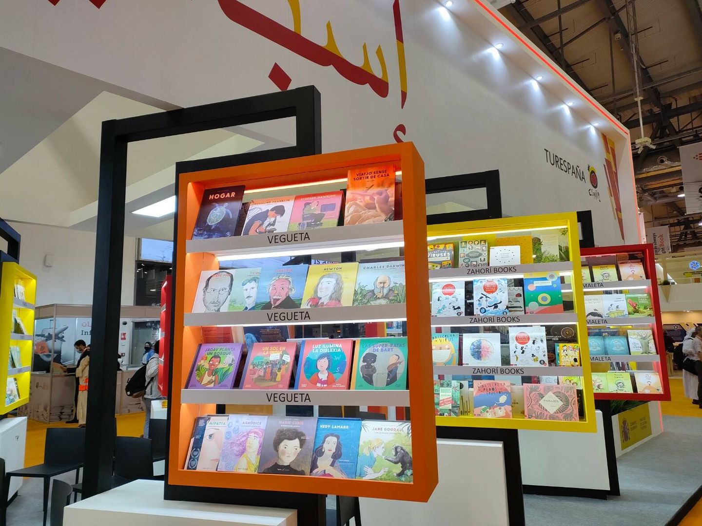 Editoriales españolas en la Feria del Libro de Sharjah. (Paula Corroto)