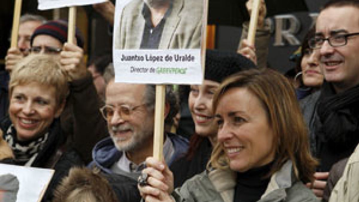 Unas 50.000 personas exigen la libertad del director de Greenpeace y de los 3 activistas
