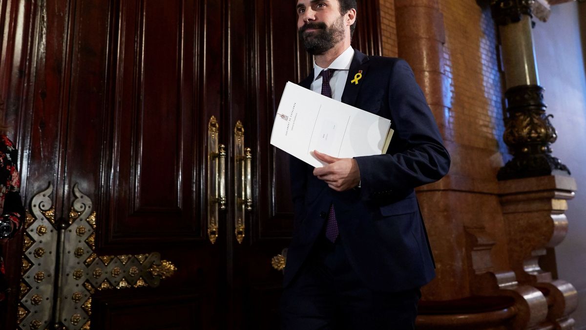 Torrent retrasa la decisión del voto delegado y viaja a Bruselas para verse con Puigdemont