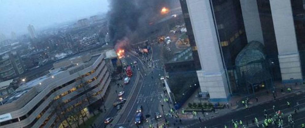Foto: Dos personas mueren tras estrellarse un helicóptero en pleno centro de Londres