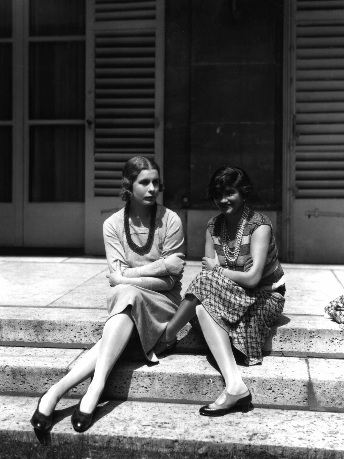 Lady Abdy, junto a una jovencísima Gabrielle Chanel en Fanbourg St. Honore. (Getty/Sasha/Hulton Archive)