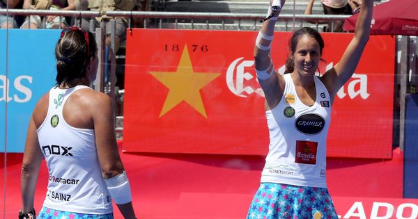Foto: Gemma Triay (d) celebra el título conseguido junto a Lucía Sainz en Valladolid. (EFE)
