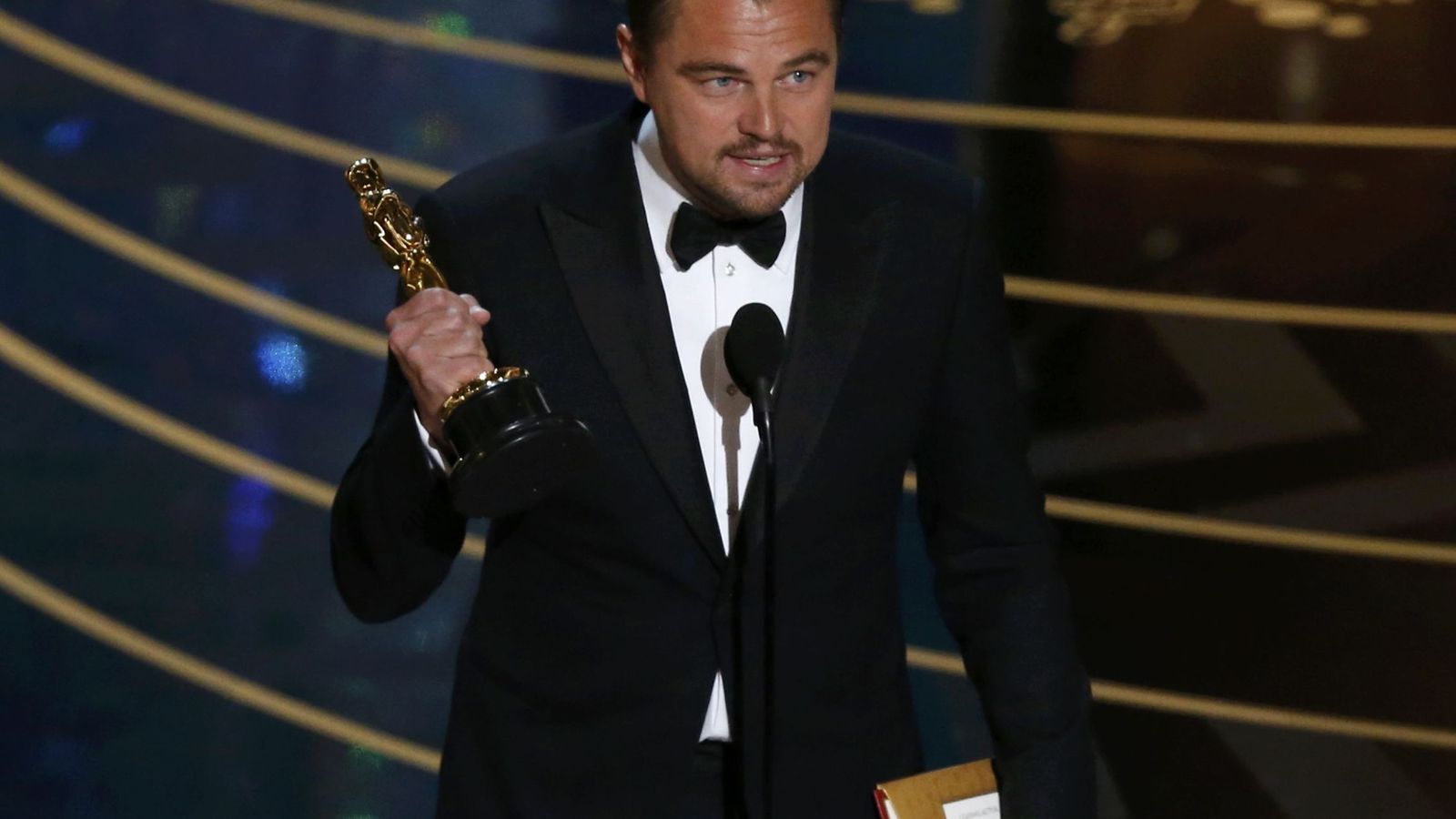 Foto: Leonardo Di Caprio recibe un Oscar por su papel en 'El renacido.' (Reuters)