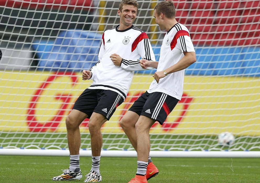 Foto: Müller y Götze sonríen durante el entrenamiento de Alemania. 