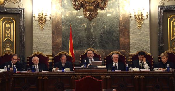 Foto: El magistrado Manuel Marchena preside el tribunal de siete jueces en la vista por las cuestiones previas del caso del 'procés' en diciembre. (EFE)