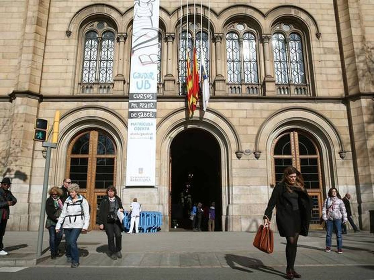 Foto: Vista parcial de la fachada del edificio histórico de la Universidad de Barcelona. (EFE)