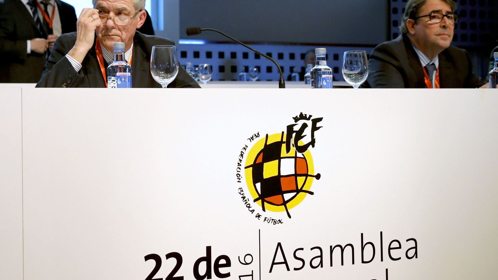Foto: Jorge Pérez, junto a Villar, en la Asamblea de la RFEF celebrada en marzo de este año. (EFE)