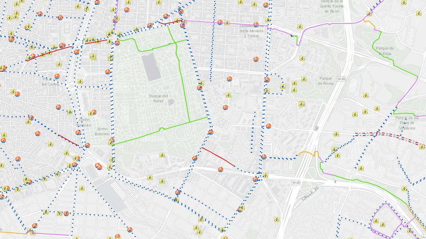 La misma ruta en el Mapa de la bici del Ayuntamiento de Madrid. En verde la zona ciclable, en rosa la acera-bici y en puntos azules los ciclocarriles.