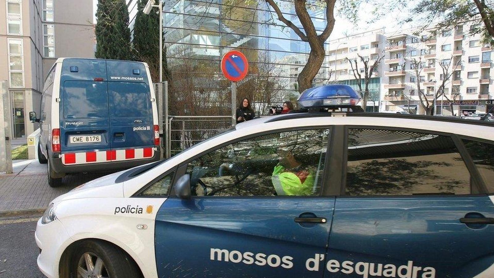 Foto: Vehículos de los Mossos d'Esquadra (EFE)