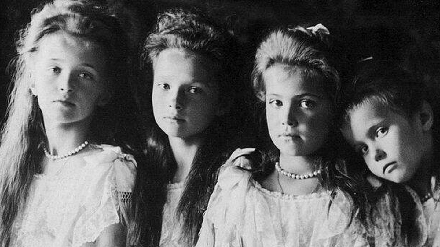 De izquierda a derecha: Olga, Tatiana, María y Anastasia de niñas.