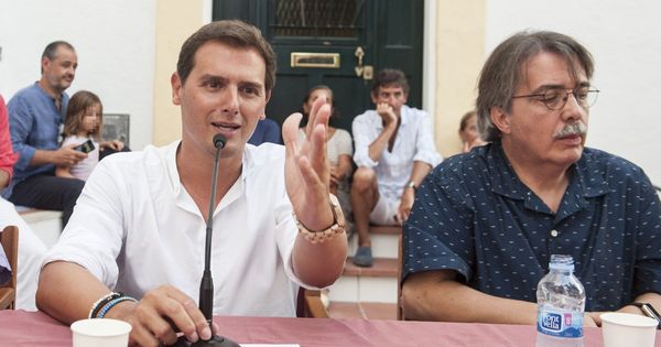 Foto: El presidente de Ciudadanos, Albert Rivera, y el portavoz de Ciudadanos en Baleares, Xavier Pericay (d). (EFE)