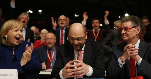 Foto: Schulz reacciona tras ser elegido líder del SPD durante la convención de partido en Berlín. (Reuters).