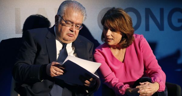 Foto: El presidente del Tribunal Constitucional, Juan José González Rivas, y la ministra de Justicia, Dolores Delgado. (EFE)