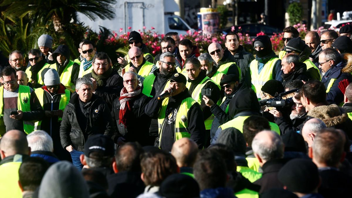  Los taxistas de Barcelona ponen fin a la huelga en un clima de división