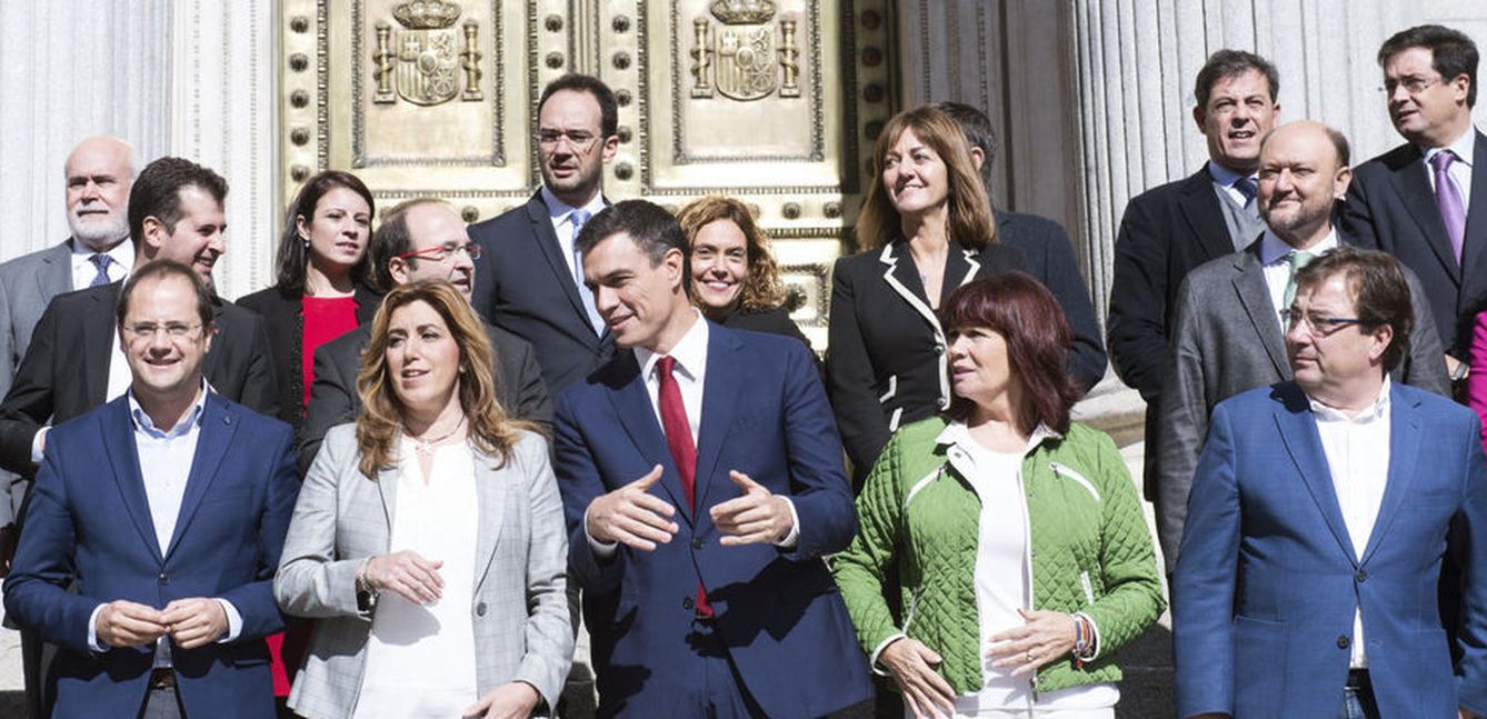 Sánchez, con sus barones, el pasado 28 de octubre en Madrid. (EFE)