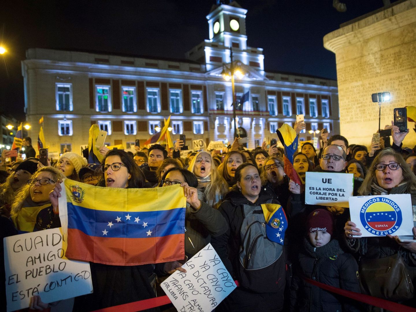 Manifestación de ciudadanos venezolanos en la Puerta del Sol de Madrid. (EFE)
