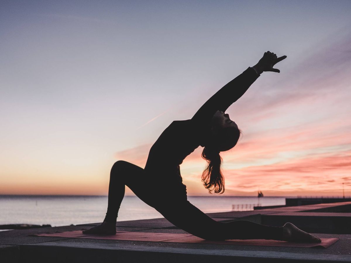 Foto: Posturas de yoga para un vientre plano. (Kike Vega para Unsplash)