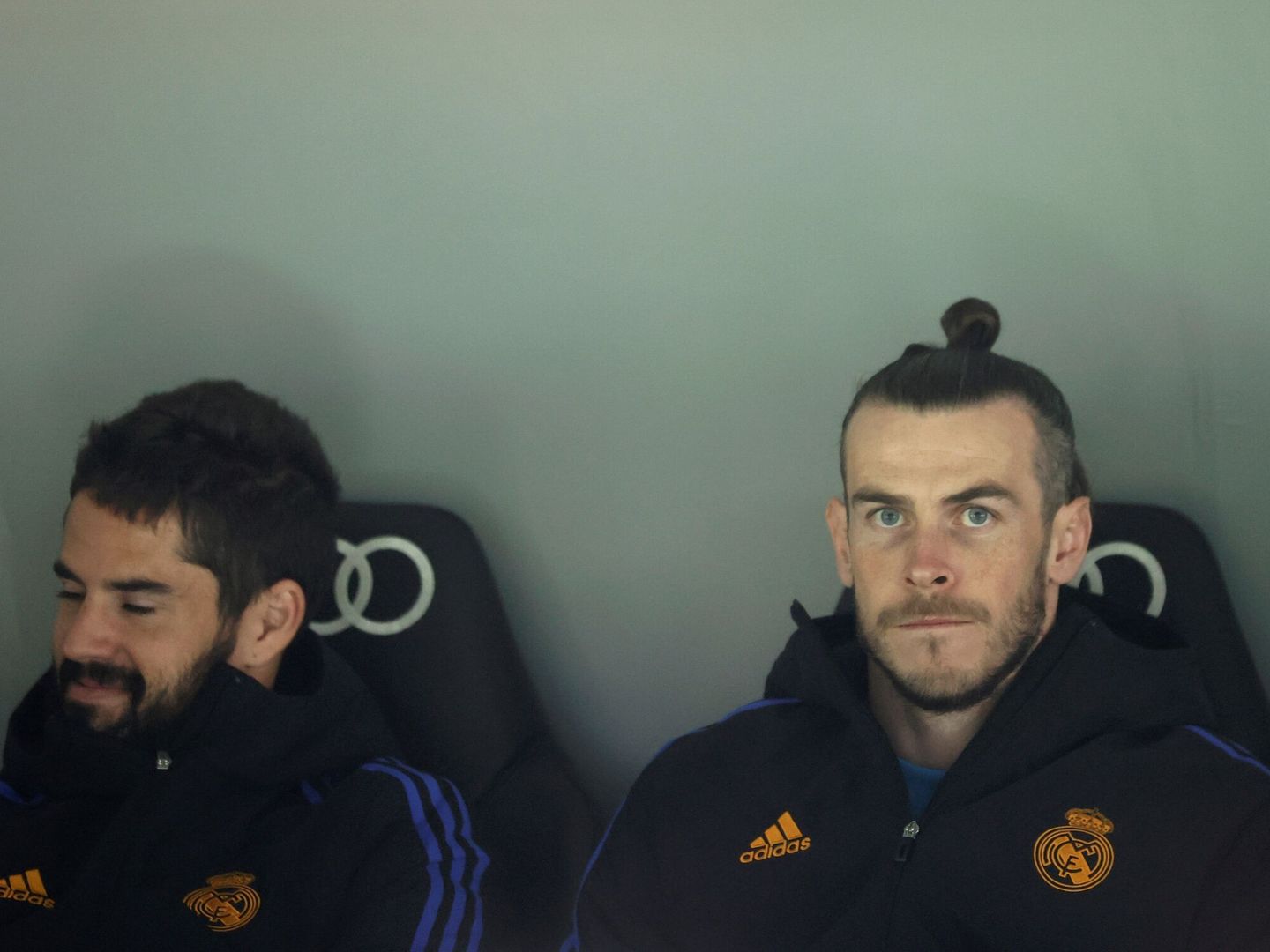 Isco y Bale en el banquillo durante un partido del Real Madrid