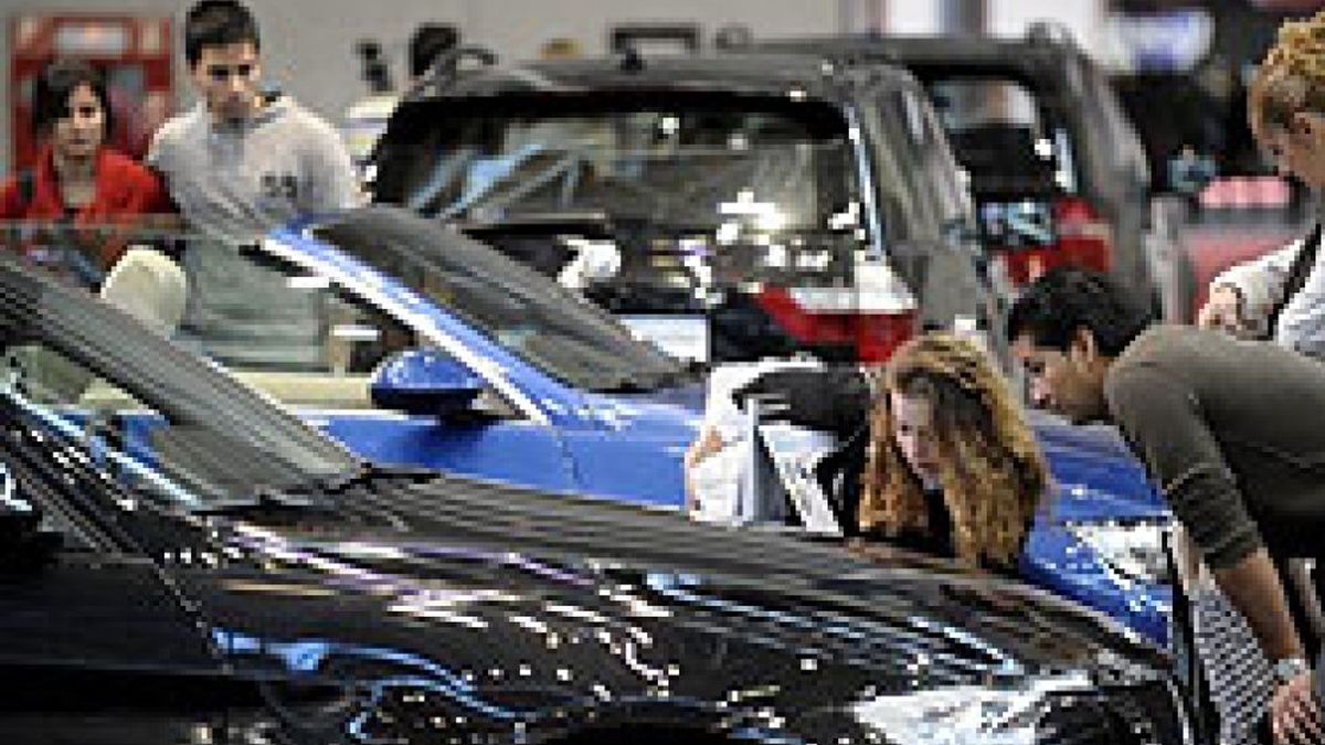 Las ventas de coches caen un 25,5% en noviembre y encadenan cinco bajadas seguidas