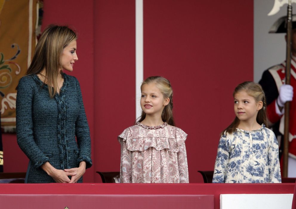 Foto: La Reina junto a sus hijas (Efe)