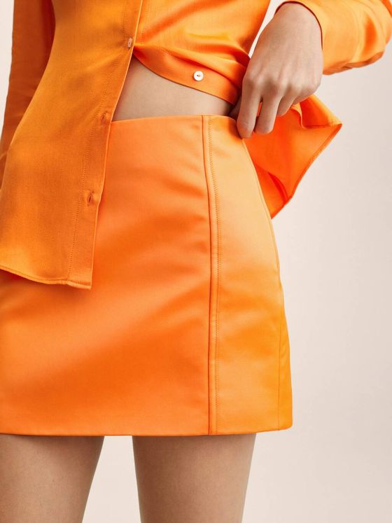 Minifalda naranja. (Mango/Cortesía)