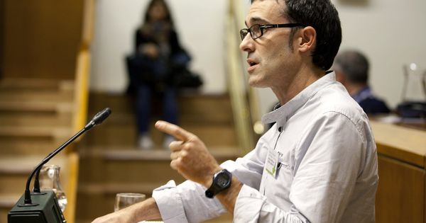 Foto: El parlamentario 'abertzale' Julen Arzuaga en una comparecencia en la Cámara vasca. (EFE)