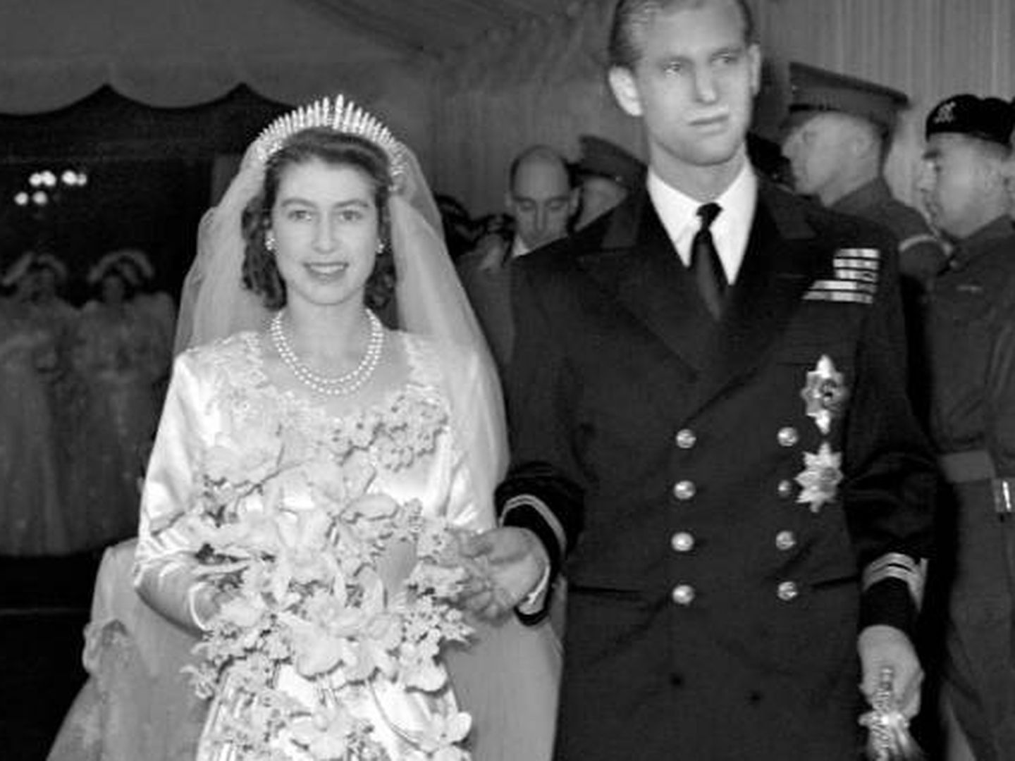  La reina Isabel II y el duque de Edimburgo, Felipe Mountbatten, el día de su boda. (Archivo)