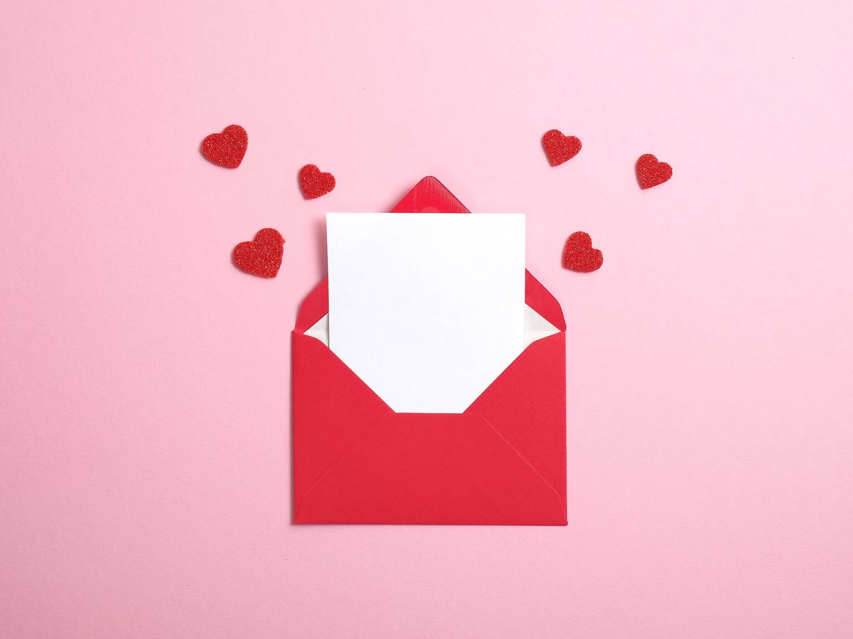 Foto: 100 frases para felicitar San Valentín: ideas bonitas, originales y divertidas. (iStock)