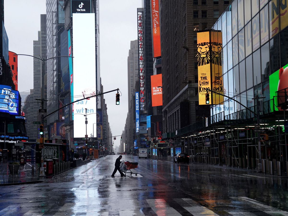 Foto: La plaza de Times Square, en el centro de Nueva York, casi vacía. (Reuters)