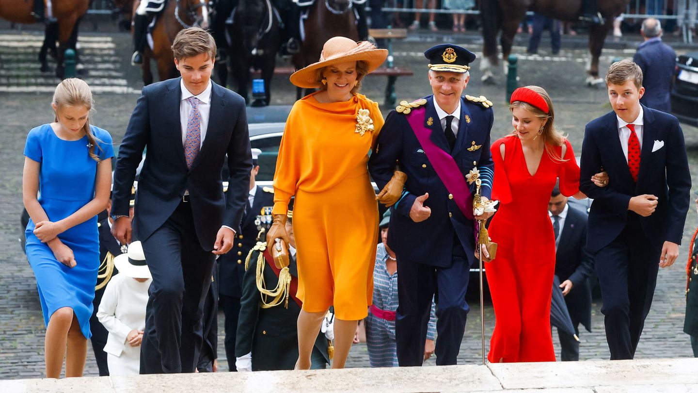 La familia real belga, a su llegada a la catedral. (EFE/Lecocq)