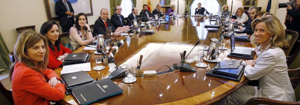 Foto: Zapatero 'quema' en cinco años tantos ministros como Aznar en todos sus mandatos