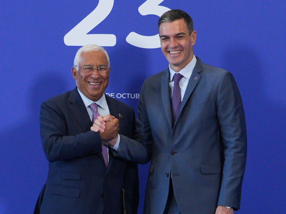 Foto: António Costa, junto al presidente del Gobierno en funciones, Pedro Sánchez. (Europa Press/Francisco J. Olmo)